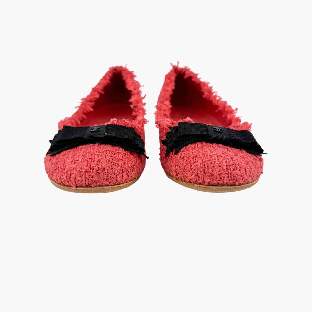 CHANEL Red Tweed Flats with Black Bow - Picture 6 of 15